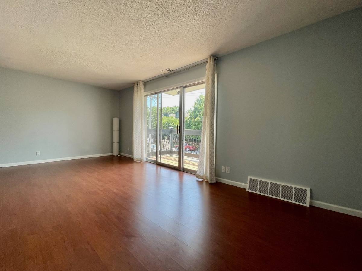 Condo for rent at 4147 Roanoke Rd, Kansas City, MO 64111