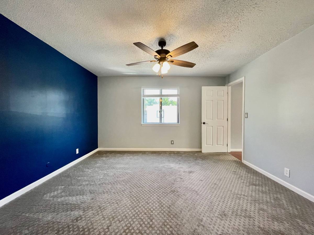 Condo for rent at 4147 Roanoke Rd, Kansas City, MO 64111