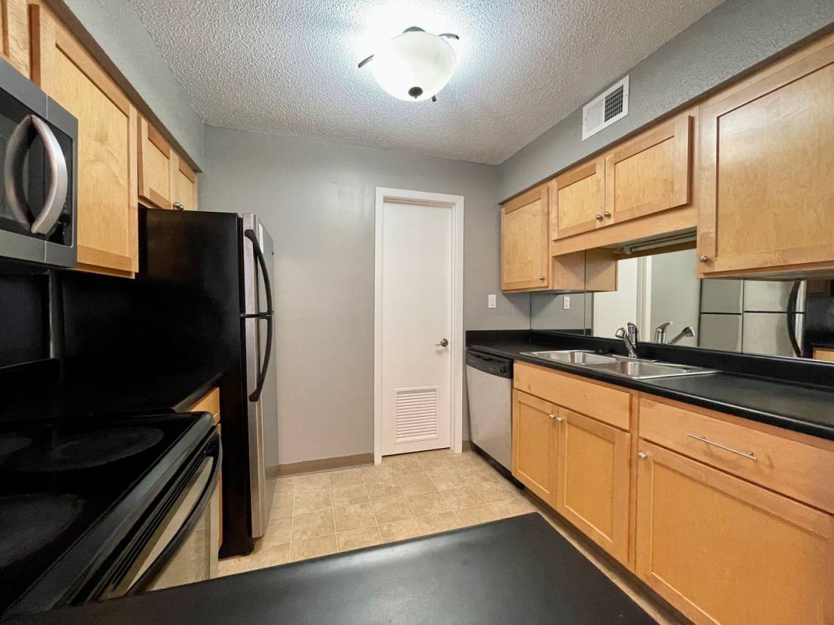Condo for rent at 4147 Roanoke Rd, Kansas City, MO 64111