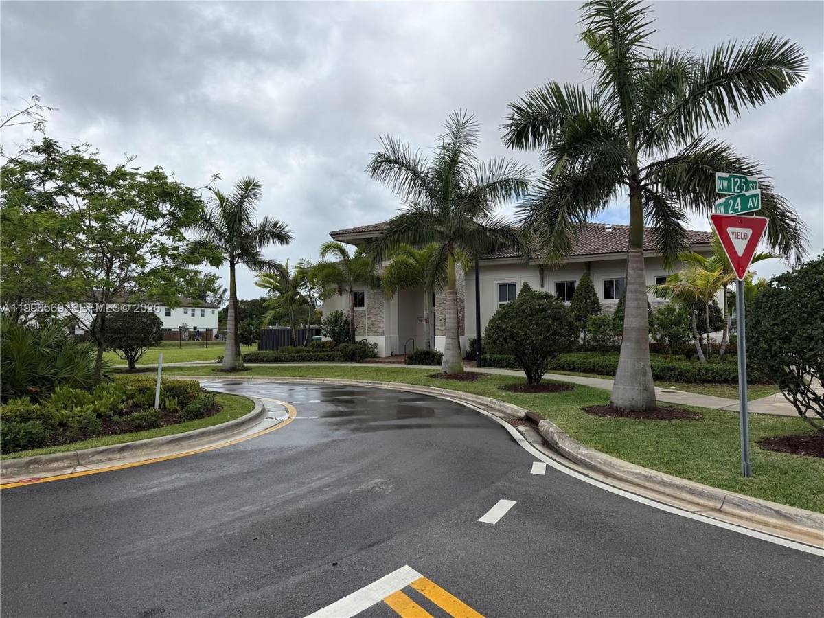 Townhouse for rent at 12845 NW 24th Ave, Miami, FL 33167