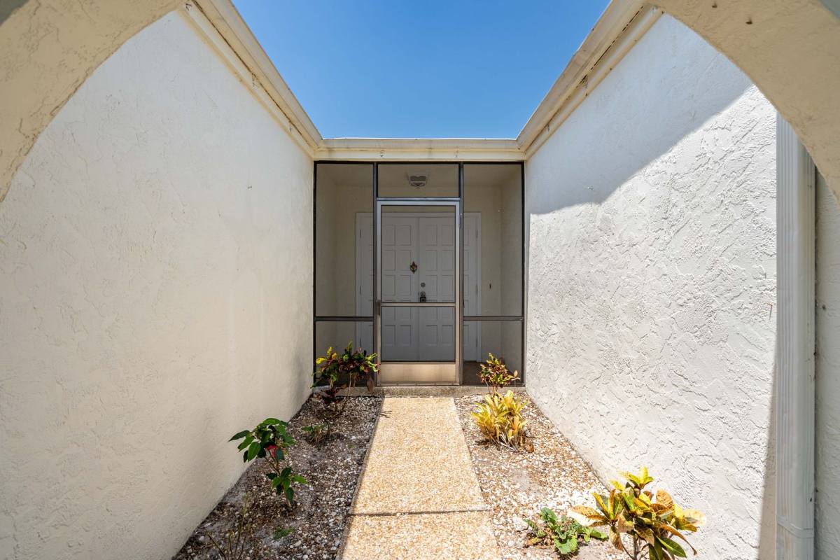 House for rent at 5808 Briarwood Ave, Sarasota, FL 34231