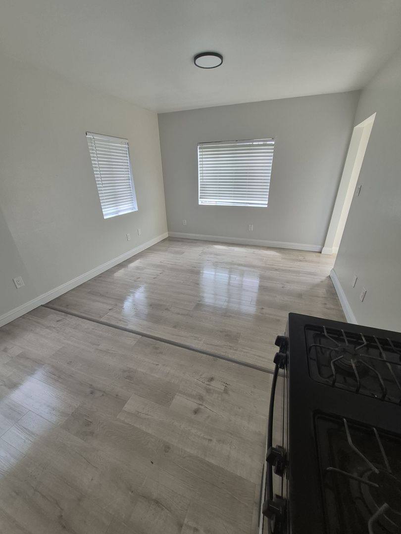 Apartment for rent at 151 E 62nd St, Los Angeles, CA 90003