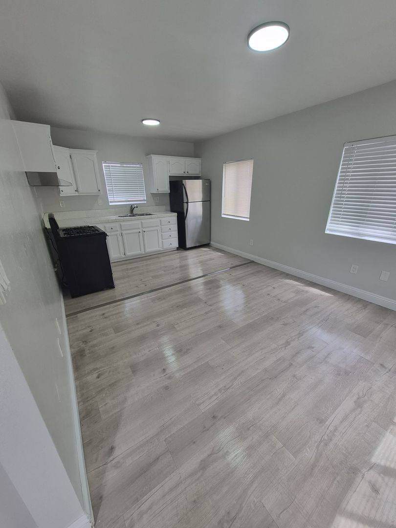 Apartment for rent at 151 E 62nd St, Los Angeles, CA 90003