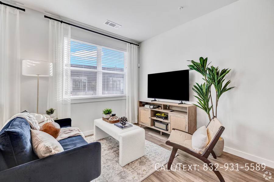 Apartment for rent at 1079 Studemont St #BSO, Houston, TX 77007