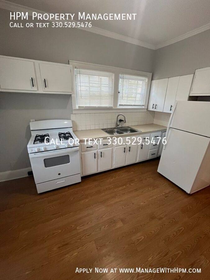 Apartment for rent at 724 Crosby St #1, Akron, OH 44302