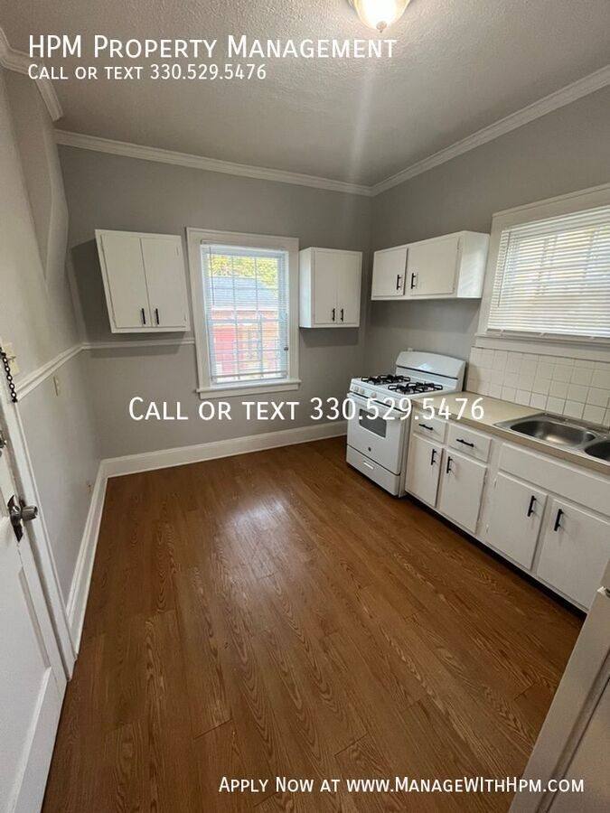 Apartment for rent at 724 Crosby St #1, Akron, OH 44302