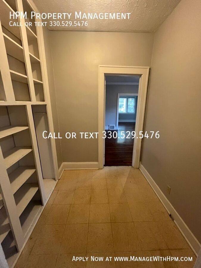 Apartment for rent at 724 Crosby St #1, Akron, OH 44302