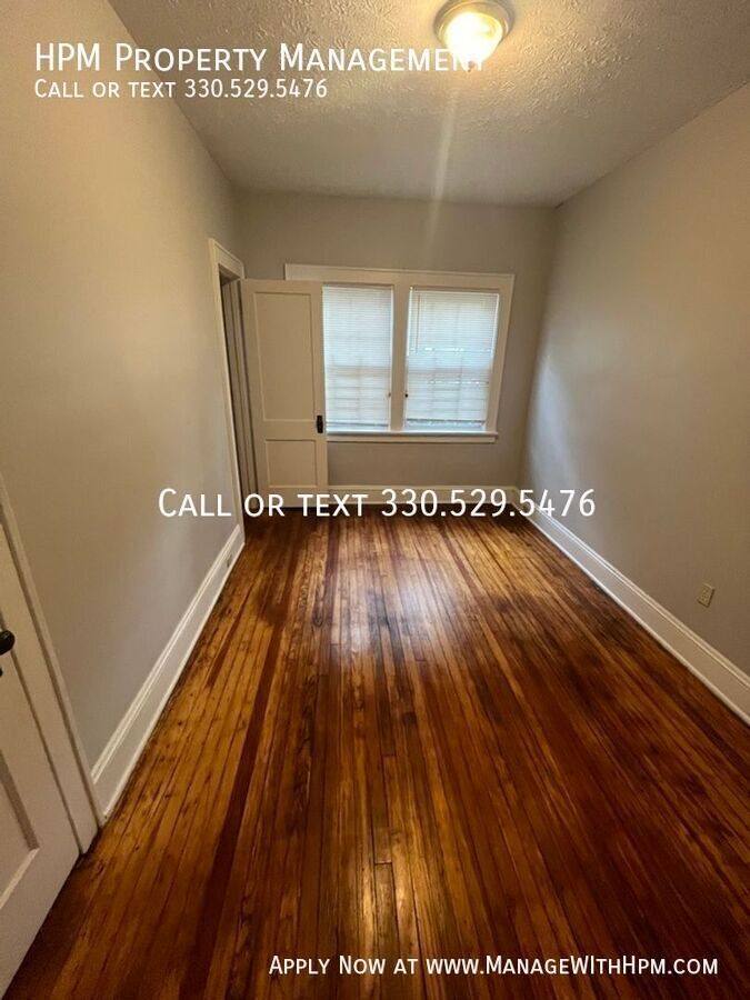 Apartment for rent at 724 Crosby St #1, Akron, OH 44302