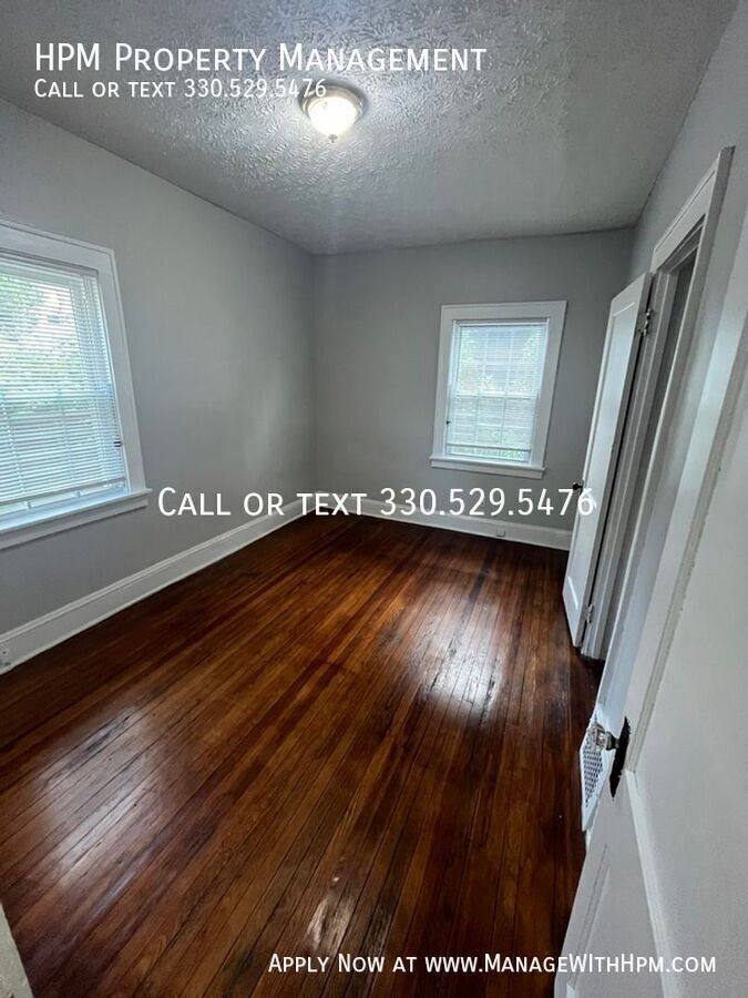 Apartment for rent at 724 Crosby St #1, Akron, OH 44302