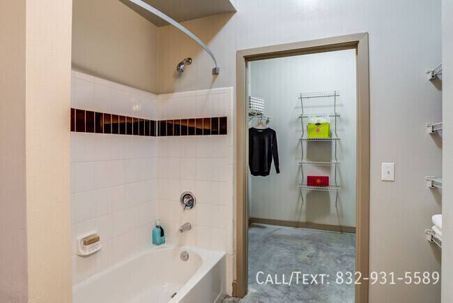 Apartment for rent at 2411 Dixie Dr #HPL1, Houston, TX 77021
