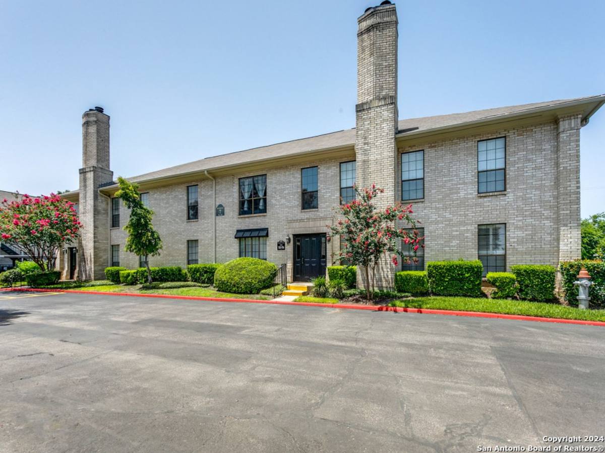 Apartment for rent at 2611 Eisenhauer, San Antonio, TX 78209