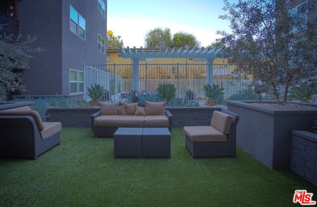 Apartment for rent at 11925 Kling St #311, Valley Village, CA 91607