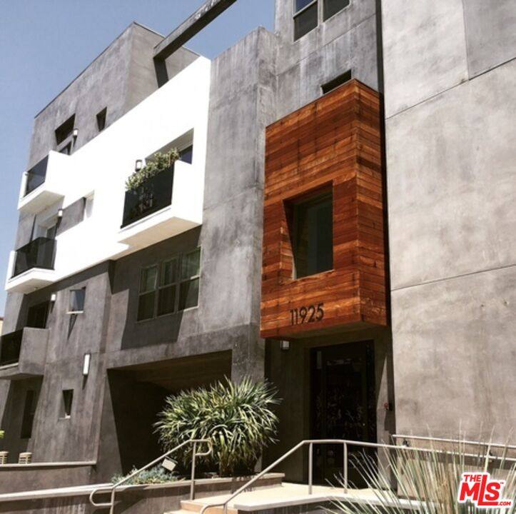 Apartment for rent at 11925 Kling St #311, Valley Village, CA 91607
