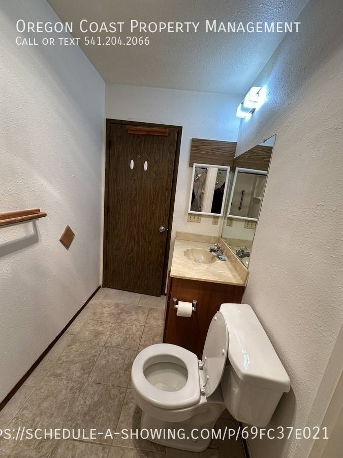 Apartment for rent at 3940 Evergreen Ave #3, Depoe Bay, OR 97341