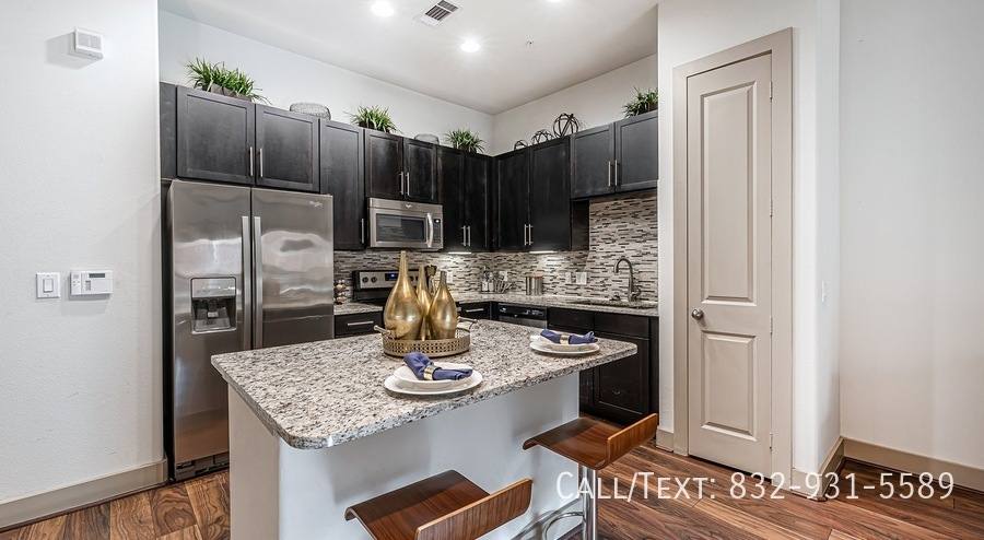 Apartment for rent at 1000 Chimney Rock Rd #26FW1, Houston, TX 77056