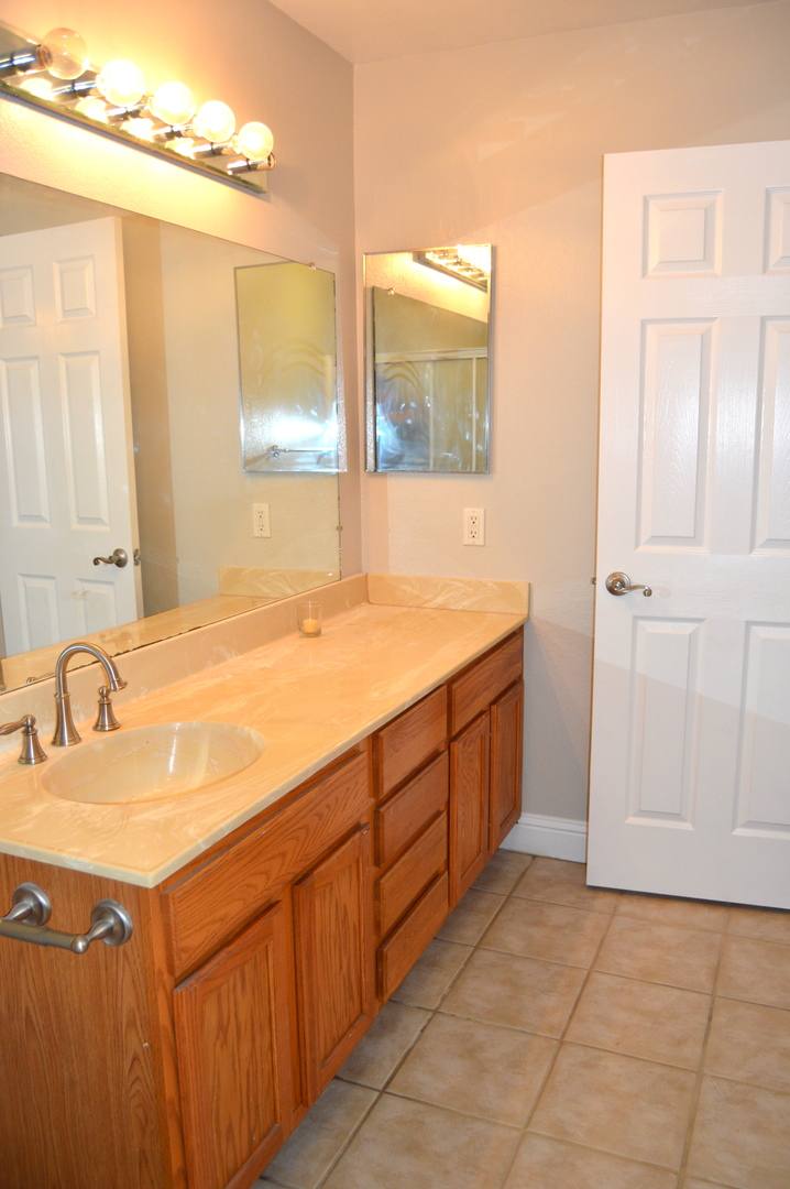 Condo for rent at 2909 Huntington Blvd, Fresno, CA 93721