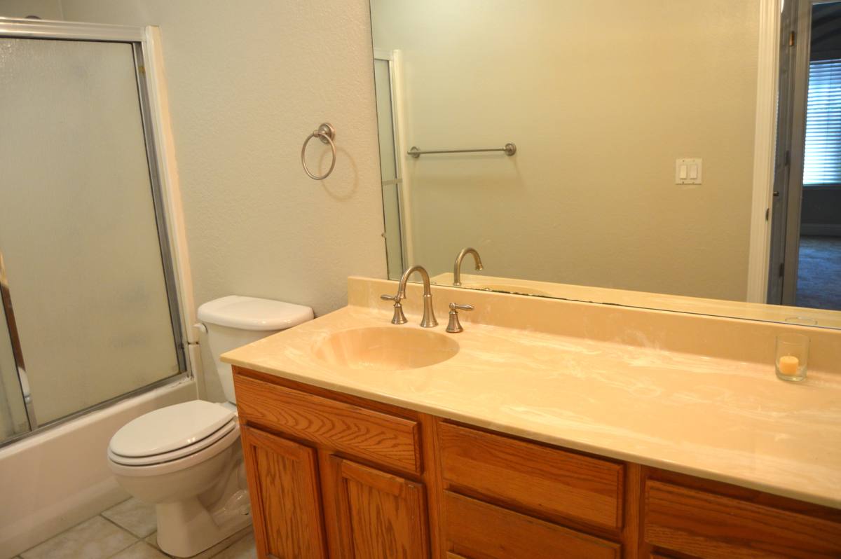 Condo for rent at 2909 Huntington Blvd, Fresno, CA 93721