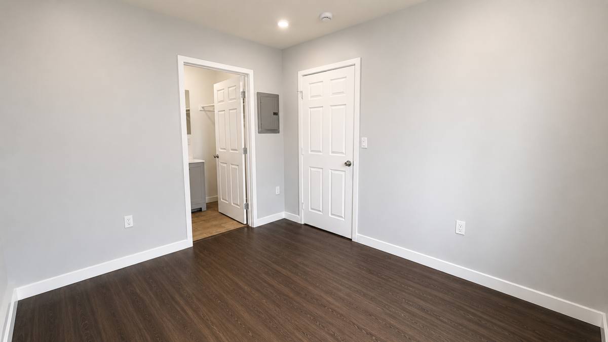 Apartment for rent at 5857-5863 1 2 S W Blvd, Los Angeles, CA 90043