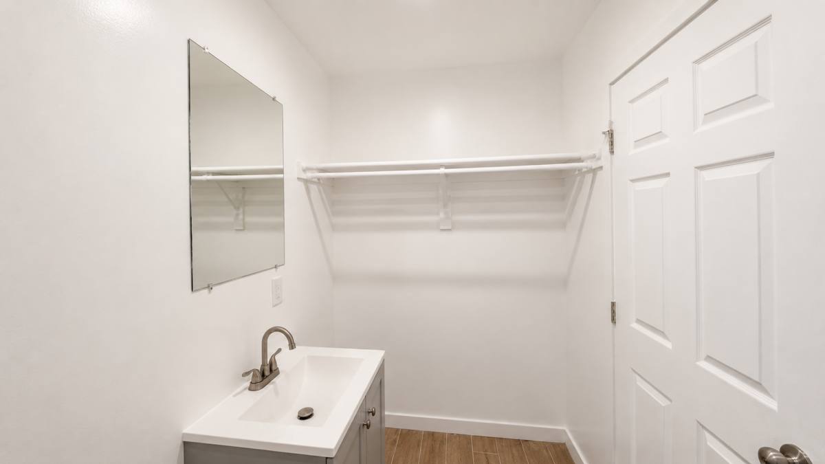 Apartment for rent at 5857-5863 1 2 S W Blvd, Los Angeles, CA 90043