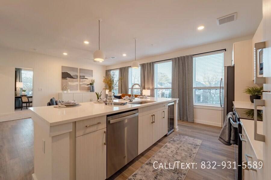 Apartment for rent at 501 W 24th St #COH, Houston, TX 77008