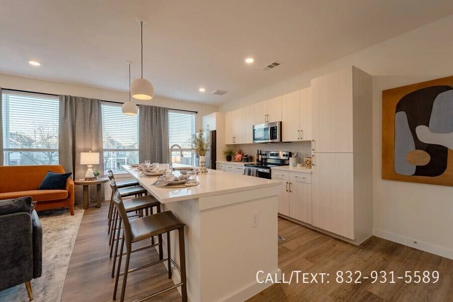 Apartment for rent at 501 W 24th St #COH, Houston, TX 77008