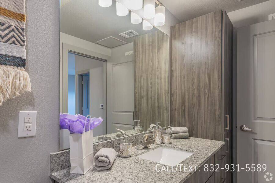 Apartment for rent at 5610 S Shaver St, Houston, TX 77034