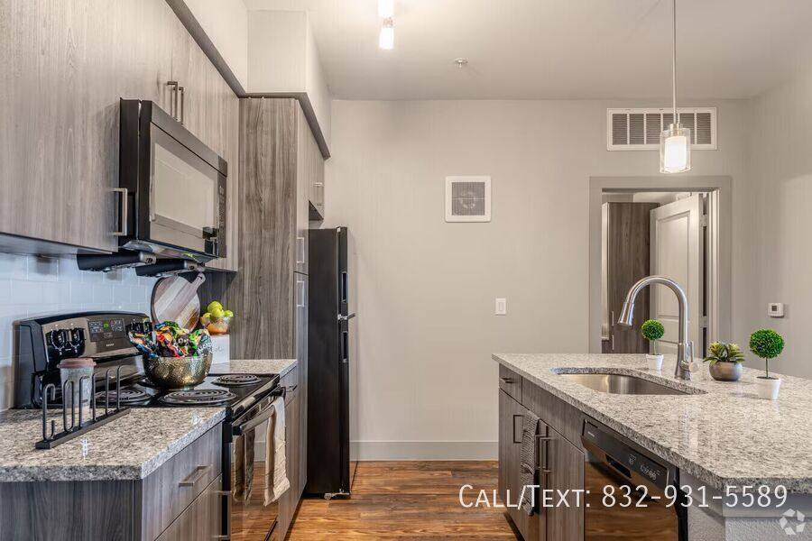 Apartment for rent at 5610 S Shaver St, Houston, TX 77034