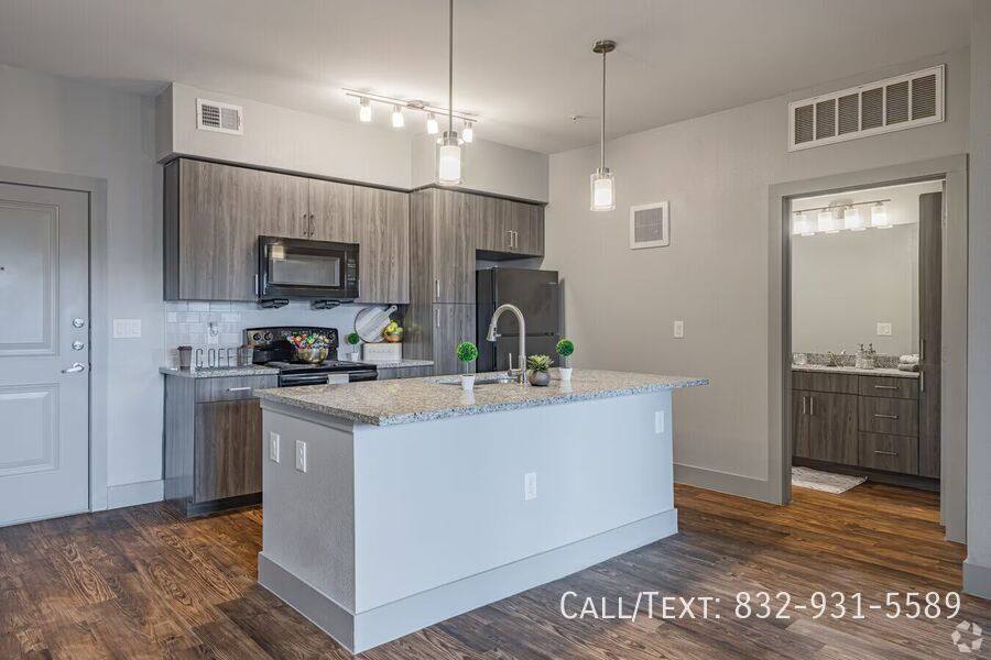Apartment for rent at 5610 S Shaver St, Houston, TX 77034