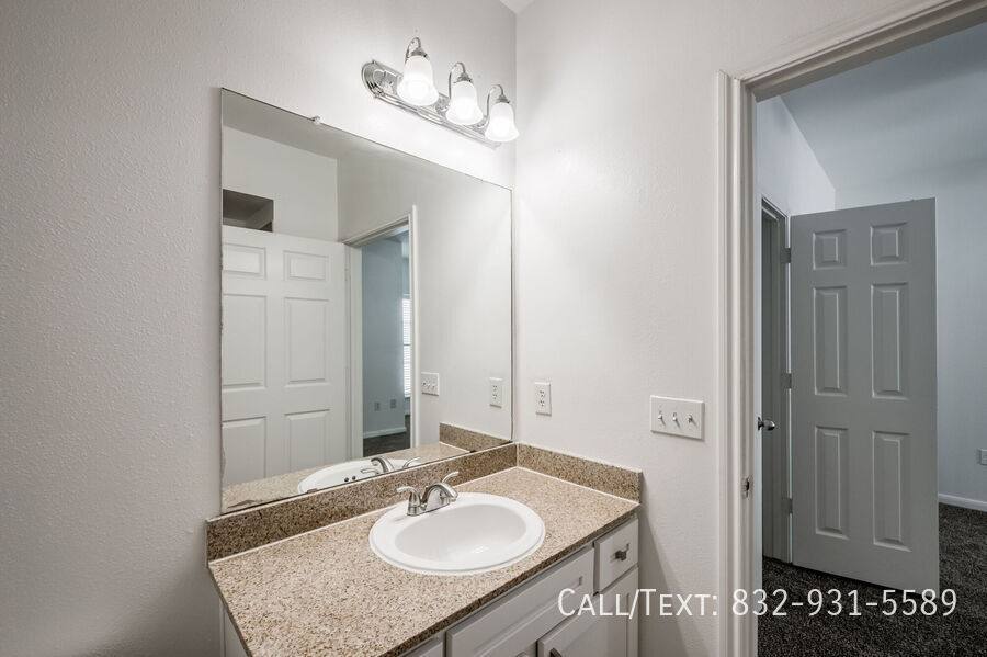 Apartment for rent at 99 N Delano St #CSF1, Houston, TX 77003