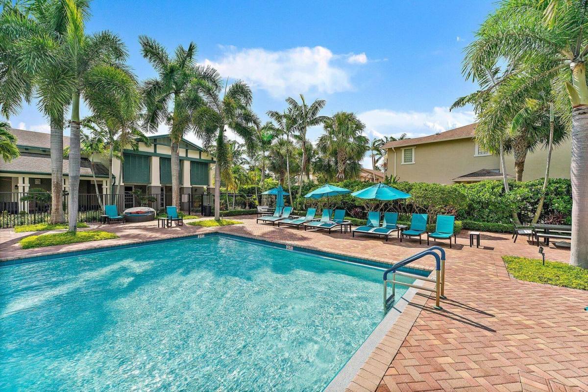 Townhouse for rent at 500 Pacific Grove Dr #500-8, West Palm Beach, FL 33401