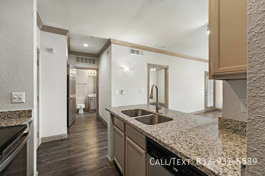 Apartment for rent at 8882 Westheimer Rd #RAEE1, Houston, TX 77063