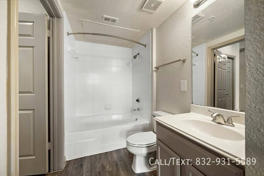 Apartment for rent at 8882 Westheimer Rd #RAEE1, Houston, TX 77063