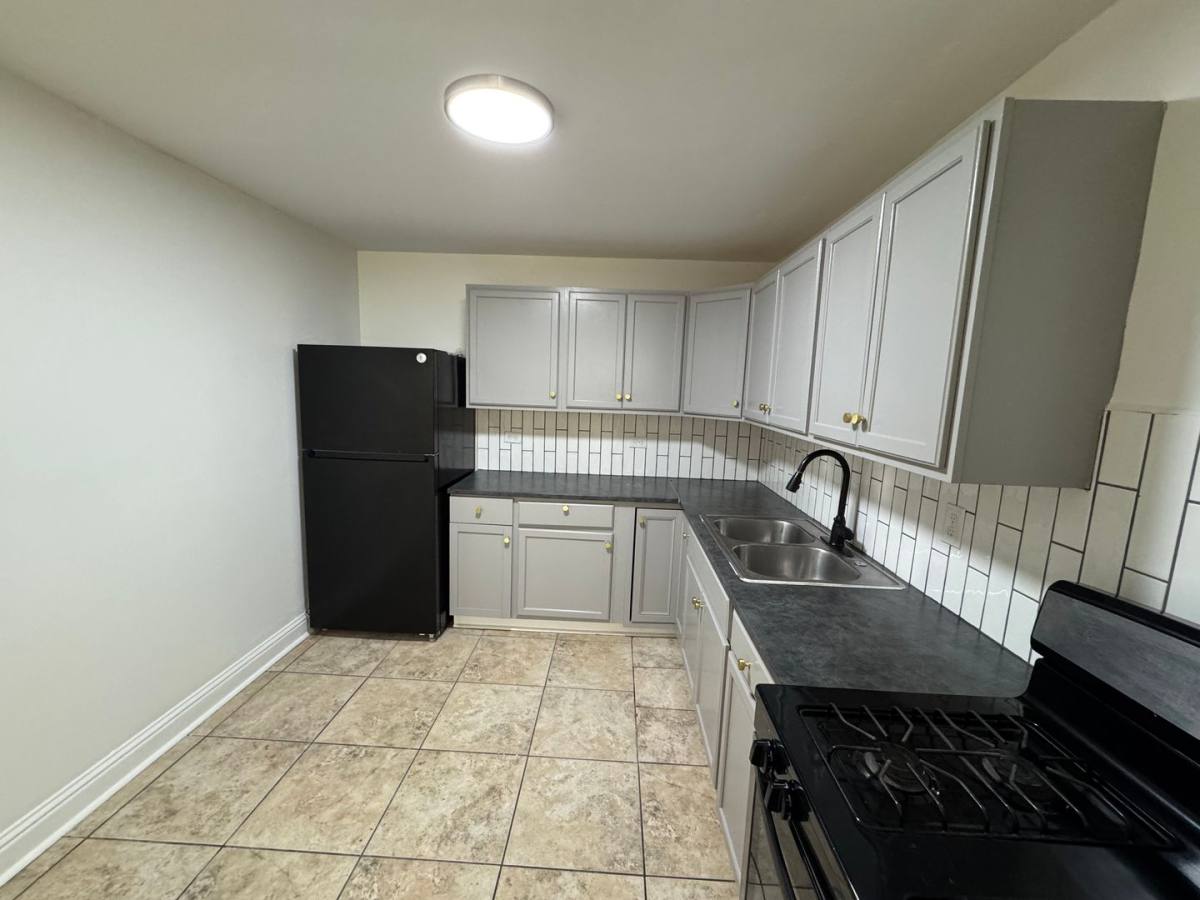Apartment for rent at 305 N Hullen St, Metairie, LA 70001
