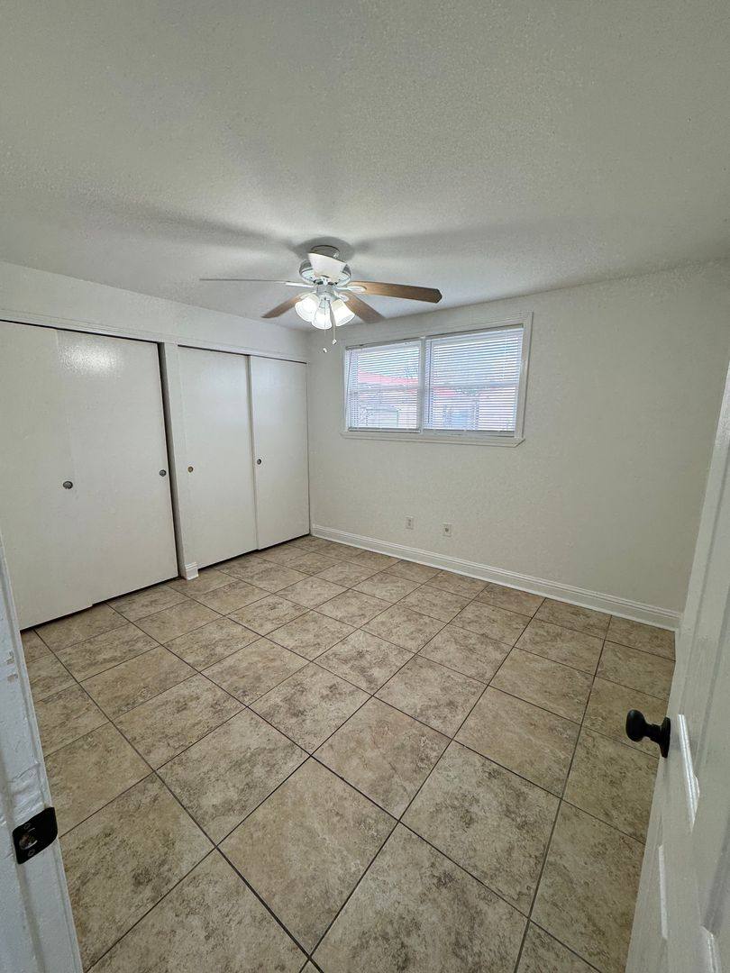 Apartment for rent at 305 N Hullen St, Metairie, LA 70001