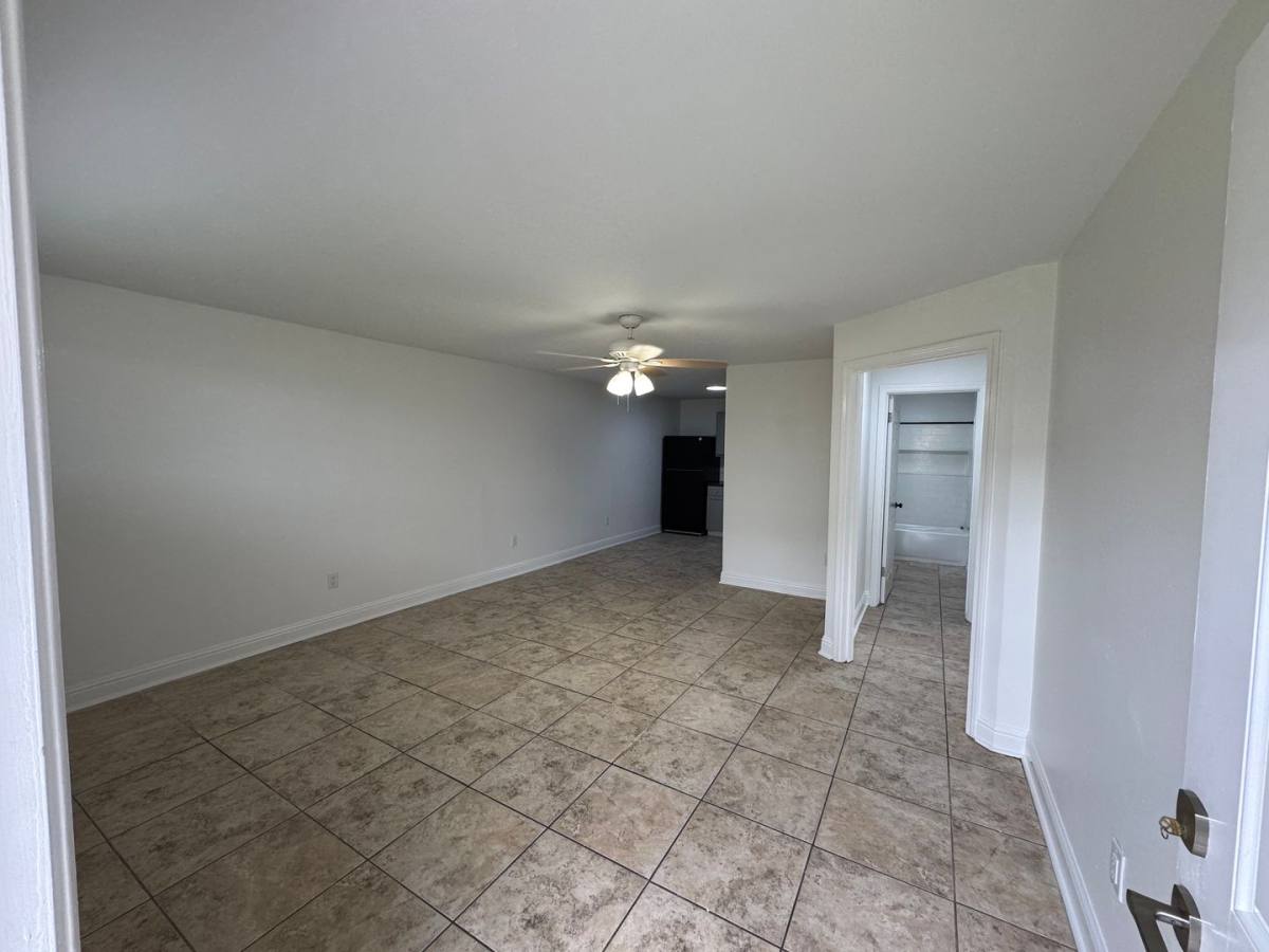 Apartment for rent at 305 N Hullen St, Metairie, LA 70001