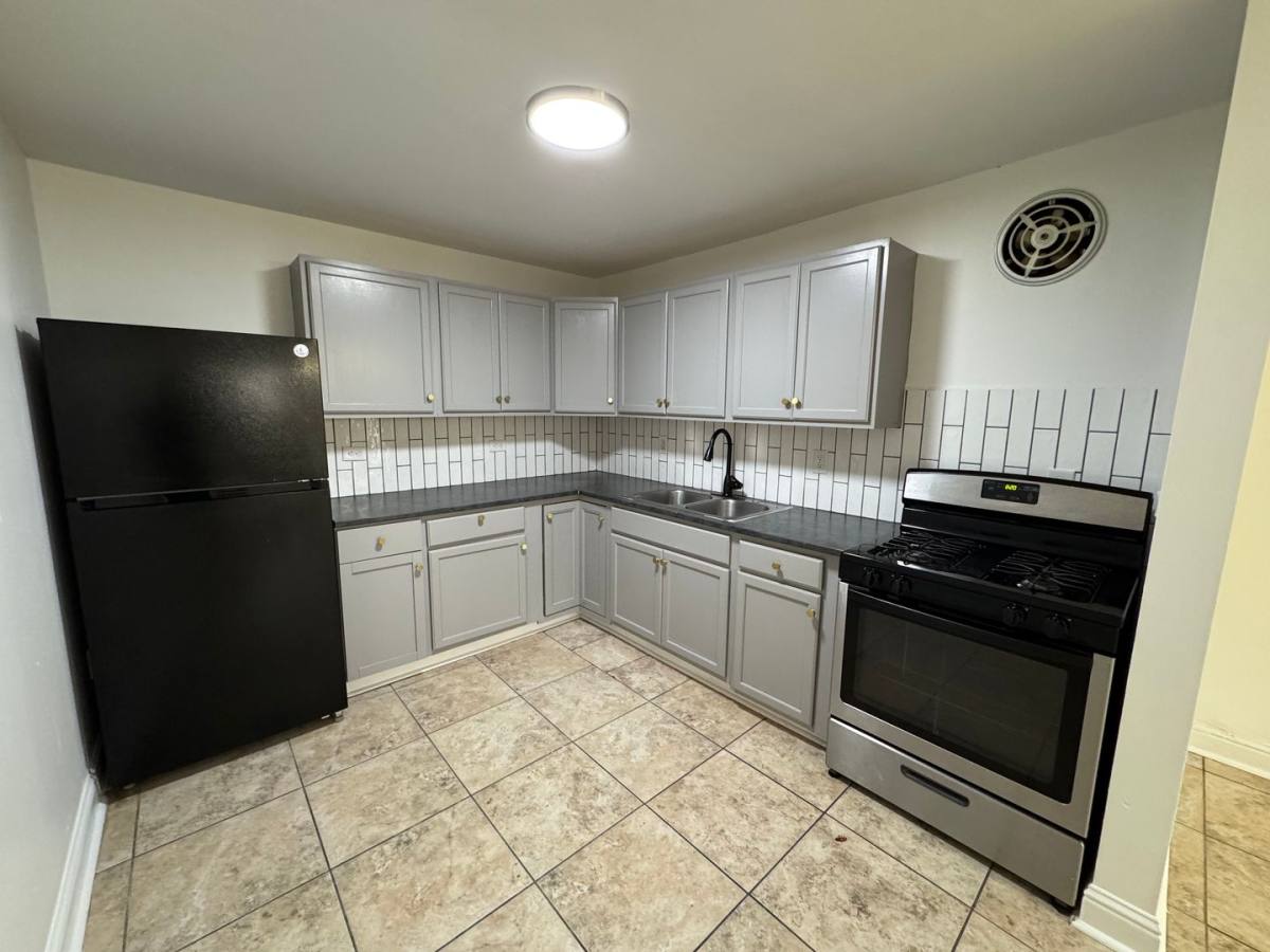 Apartment for rent at 305 N Hullen St, Metairie, LA 70001