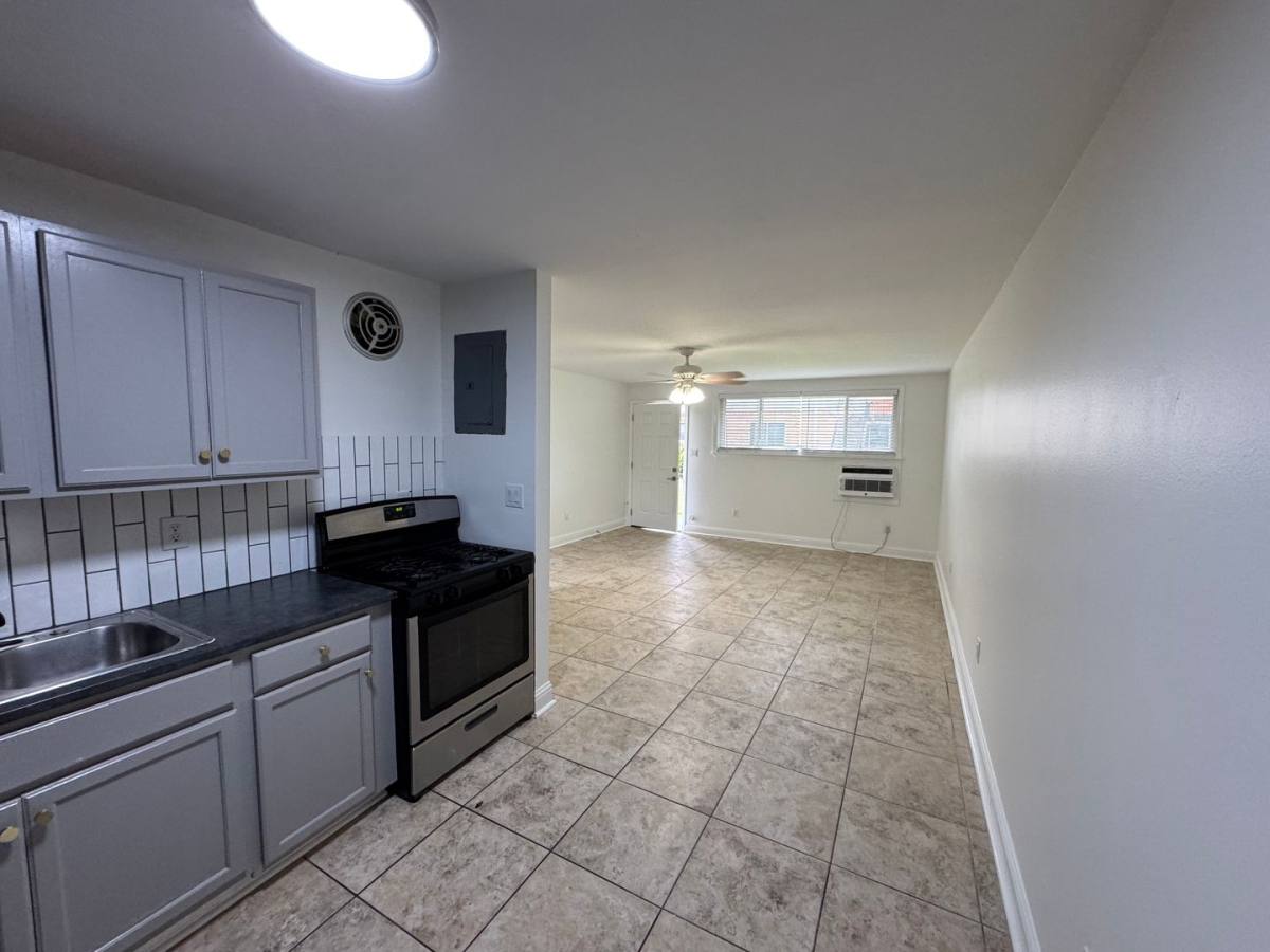 Apartment for rent at 305 N Hullen St, Metairie, LA 70001