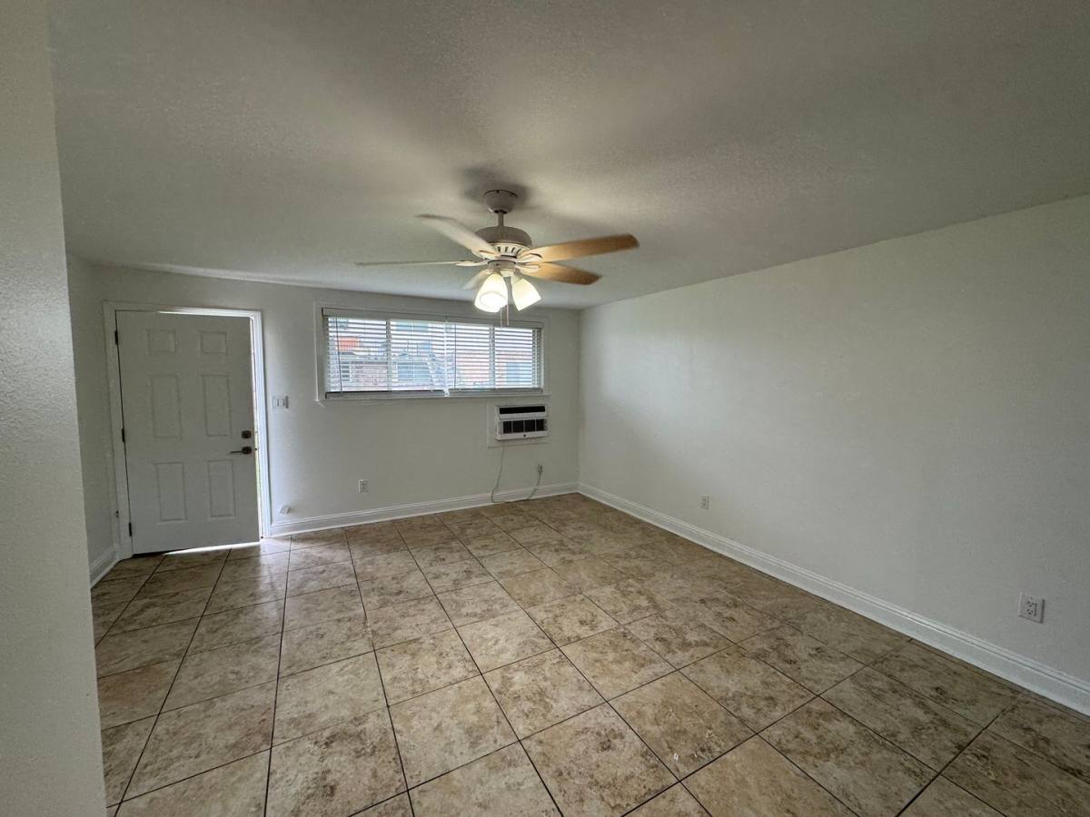 Apartment for rent at 305 N Hullen St, Metairie, LA 70001