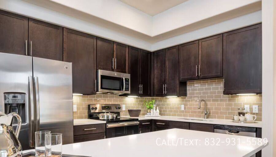 Apartment for rent at 668 W Dallas St #SAMN2, Houston, TX 77019