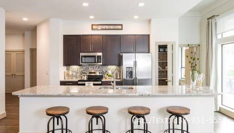 Apartment for rent at 668 W Dallas St #SAMN2, Houston, TX 77019