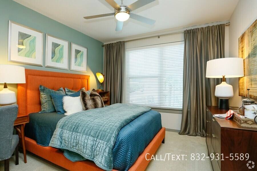 Apartment for rent at 5700 Green Tree Rd #AAT2, Houston, TX 77056
