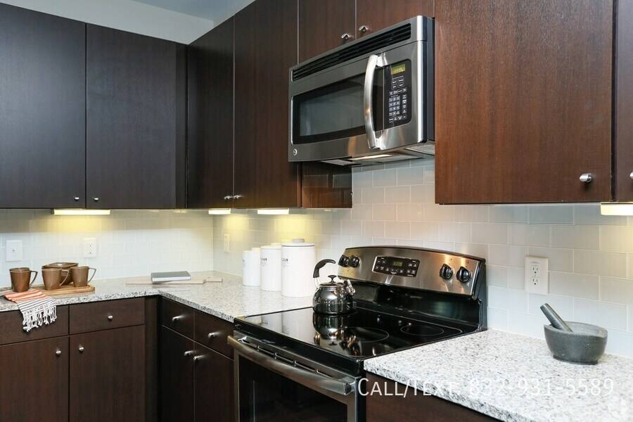 Apartment for rent at 5700 Green Tree Rd #AAT2, Houston, TX 77056