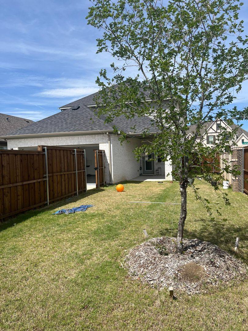 House for rent at 100 Barn Swallow Dr, Celina, TX 75009