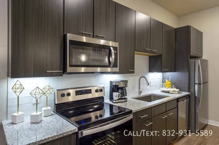 Apartment for rent at 1099 W Riley Rd #IYL, Houston, TX 77047