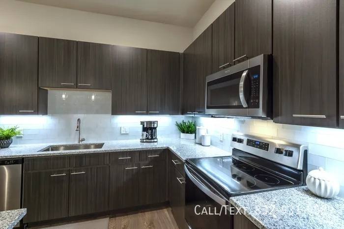 Apartment for rent at 1099 W Riley Rd #IYL, Houston, TX 77047