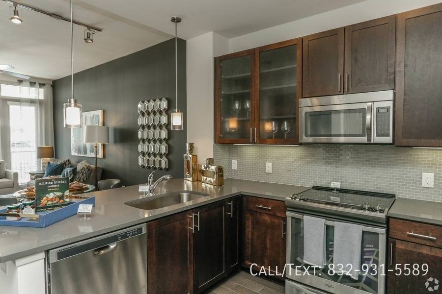 Apartment for rent at 2799 N Durham Dr #HNH2, Houston, TX 77008