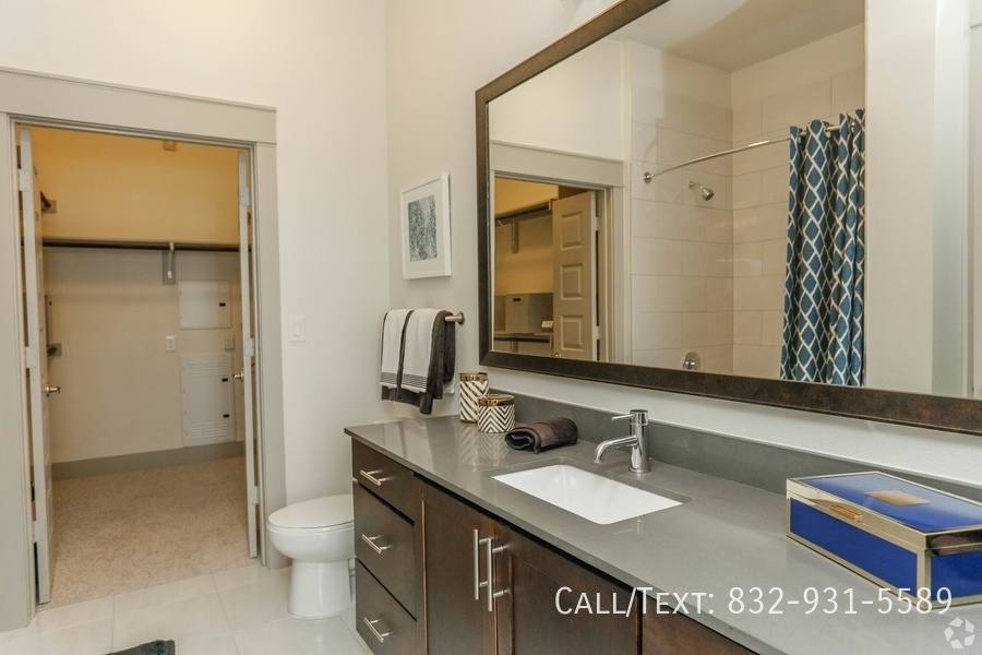 Apartment for rent at 2799 N Durham Dr #HNH2, Houston, TX 77008