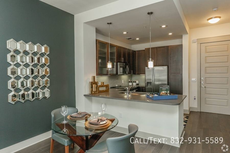 Apartment for rent at 2799 N Durham Dr #HNH2, Houston, TX 77008