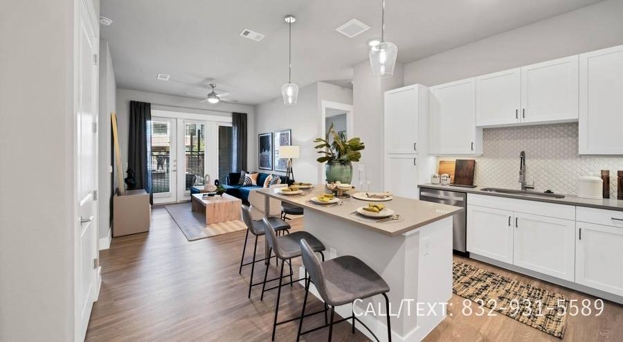 Apartment for rent at 1508 Summer St #TRHS2, Houston, TX 77007