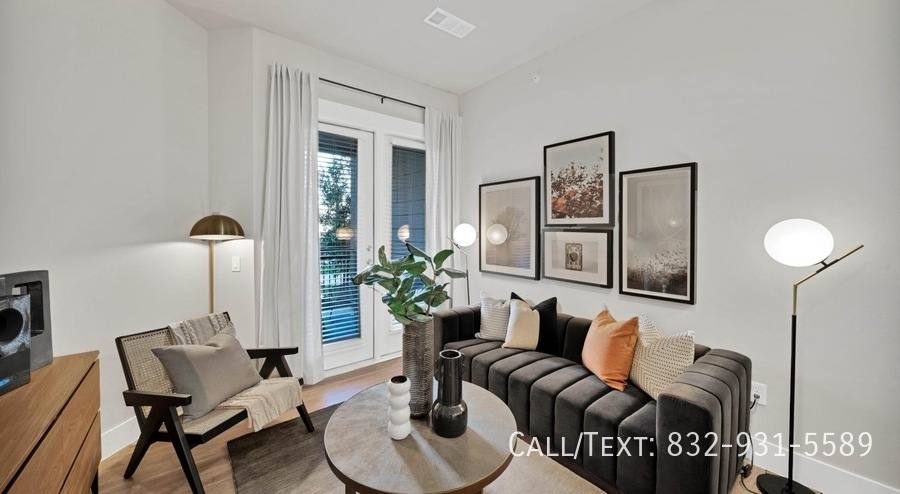 Apartment for rent at 1508 Summer St #TRHS1, Houston, TX 77007